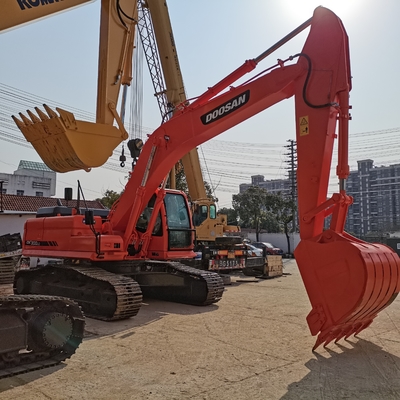 Excavadora usada Doosan DX300LC con año 2020 y 178/kw de potencia en buenas condiciones