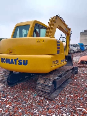 Excavadora Komatsu PC60 de segunda mano en buen estado, peso de 6000 kg.