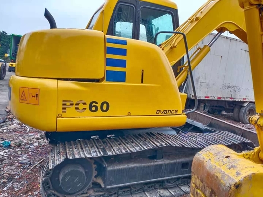Excavadora Komatsu PC60 de segunda mano en buen estado, peso de 6000 kg.
