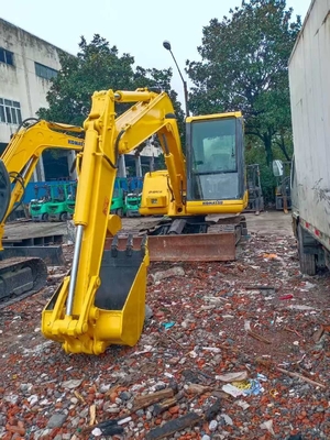 Excavadora Komatsu PC60 de segunda mano en buen estado, peso de 6000 kg.