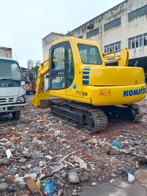 Excavadora Komatsu PC60 de segunda mano en buen estado, peso de 6000 kg.