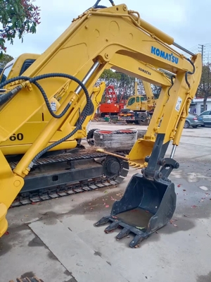 En buen estado, excavadora Komatsu PC40 con motor EPA y capacidad de 4500 kg.