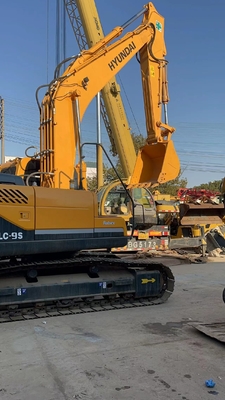 Excavadora Hyundai 220LC-9S de pintura original con motor de 96 kW y certificación EPA