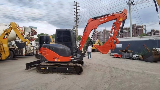 Excavadora de movimiento de tipo rastreador usada Hitachi ZX65UR para sus necesidades de construcción