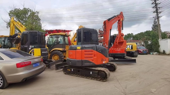 Excavadora de movimiento de tipo rastreador usada Hitachi ZX65UR para sus necesidades de construcción