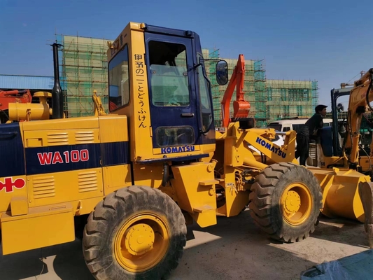 Excavadora de segunda mano Komatsu WA100 en buen estado en talleres de reparación de maquinaria