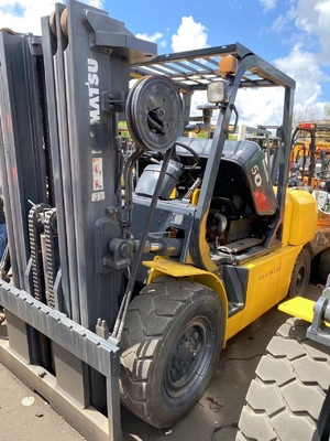 Casi 5 toneladas KOMATSU FD50 FD35 FD40 FD45 EPA Motor elevadora hidráulica con 46 kW de potencia
