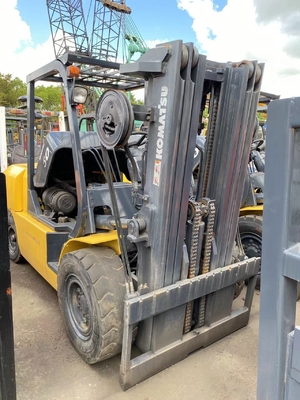 Casi 5 toneladas KOMATSU FD50 FD35 FD40 FD45 EPA Motor elevadora hidráulica con 46 kW de potencia