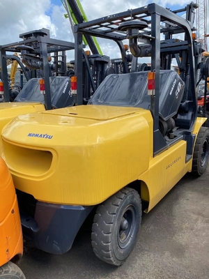 Casi 5 toneladas KOMATSU FD50 FD35 FD40 FD45 EPA Motor elevadora hidráulica con 46 kW de potencia