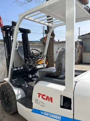 Camioneta elevadora de 3 toneladas TCM con otra capacidad de balde y peso de la máquina de 3000 kg