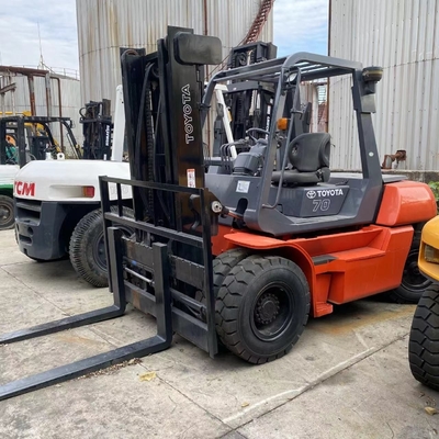 Japón fabricó una carretilla elevadora de 7 toneladas con motor diesel para el contenedor de almacén Toyota FD70 de segunda mano