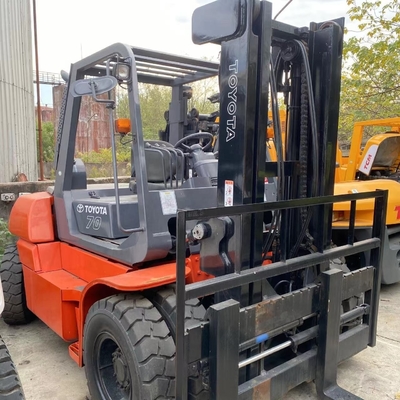 Japón fabricó una carretilla elevadora de 7 toneladas con motor diesel para el contenedor de almacén Toyota FD70 de segunda mano