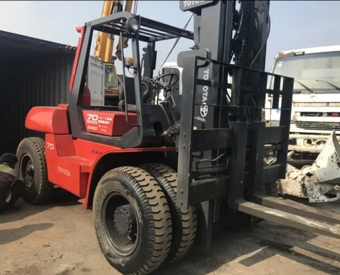 Japón fabricó una carretilla elevadora de 7 toneladas con motor diesel para el contenedor de almacén Toyota FD70 de segunda mano