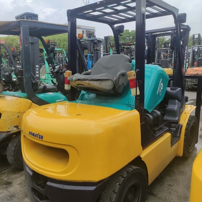 3000 kg de peso KOMATSU FD30 camión de elevación de paletas de 3 toneladas para contenedores de almacenaje