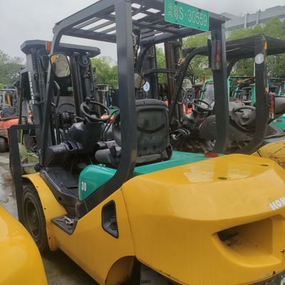 3000 kg de peso KOMATSU FD30 camión de elevación de paletas de 3 toneladas para contenedores de almacenaje