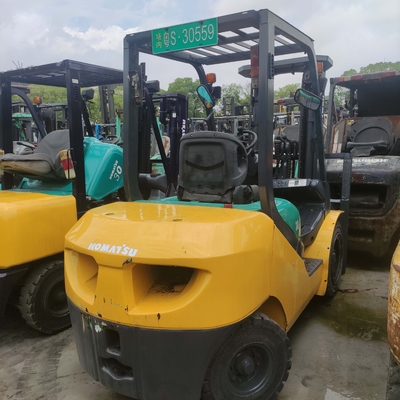 3000 kg de peso KOMATSU FD30 camión de elevación de paletas de 3 toneladas para contenedores de almacenaje
