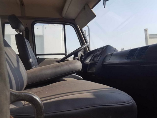 Camión de segunda mano Nissan UD con buen estado y cilindro hidráulico Liyuan