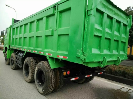 Un camión de descarga de Howo usado de 25 toneladas con buen estado y válvula hidráulica Nabtesco