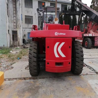 Camioneta elevadora Kalmar de 25 toneladas usada con motor original en buen estado