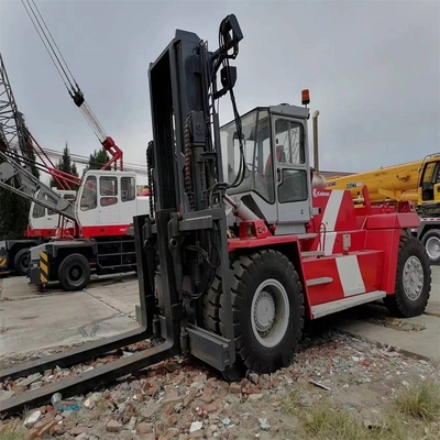 Camioneta elevadora Kalmar de 25 toneladas usada con motor original en buen estado