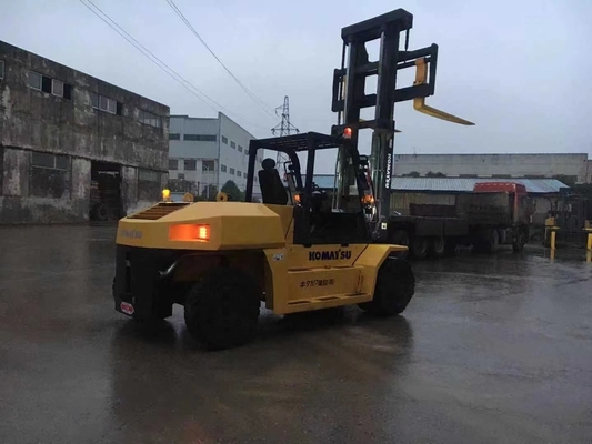 10 toneladas horas bajas Komatsu FD100 montacargas Equipo pesado con buena capacidad de elevación
