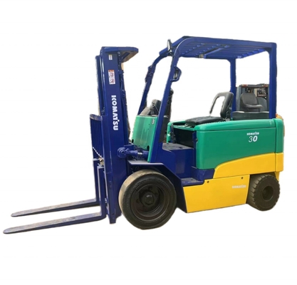 Manejo de contenedores KOMATSU FD30 Mini elevadora eléctrica diesel de 3 toneladas con sistema hidráulico