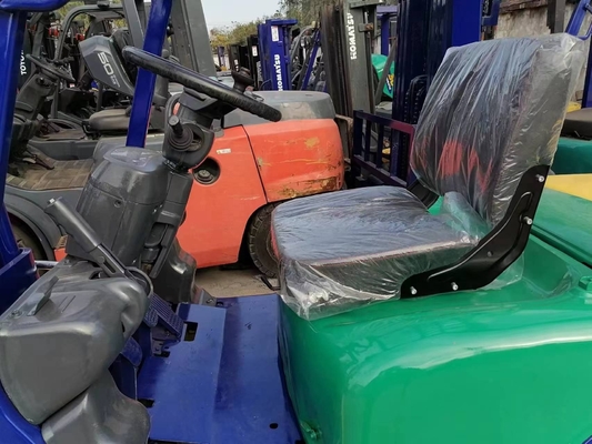 COMATSU FD30 Camión elevador de 3 toneladas con operación manual y buen rendimiento en sal caliente