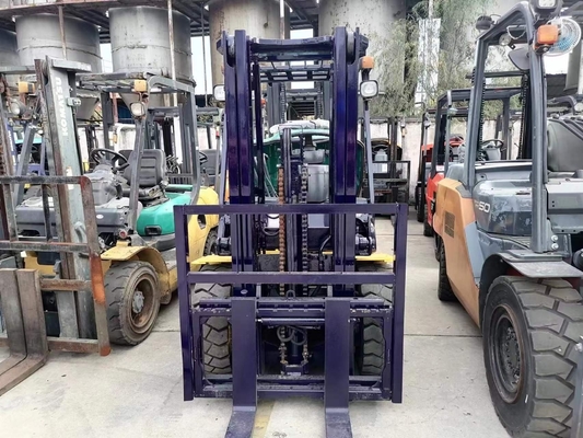 Camión de elevación de mini carretillas elevadoras KOMATSU FD30 de 3 toneladas diesel para la manipulación de contenedores pesados