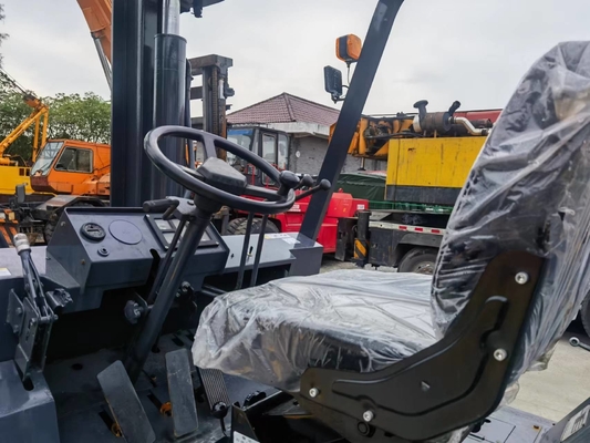 COMATSU FD150 Camión de elevación de paletas de 15 toneladas de operación manual con y en buenas condiciones