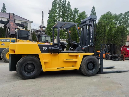 COMATSU FD150 Camión de elevación de paletas de 15 toneladas de operación manual con y en buenas condiciones