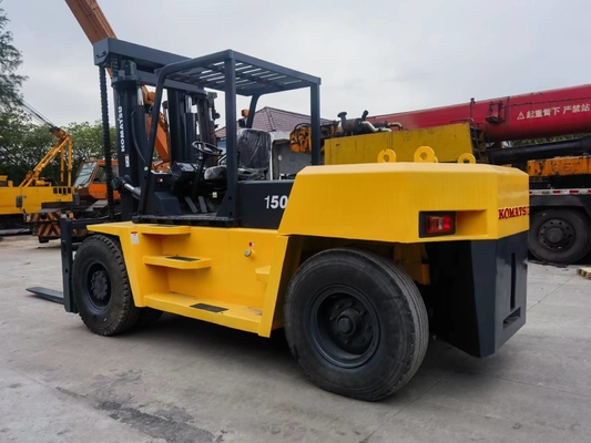 COMATSU FD150 Camión de elevación de paletas de 15 toneladas de operación manual con y en buenas condiciones
