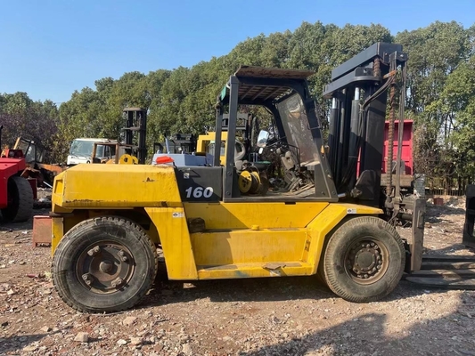 Equipo pesado KOMATSU carretilla elevadora FD160 con capacidad de 16 toneladas en excelentes condiciones de trabajo