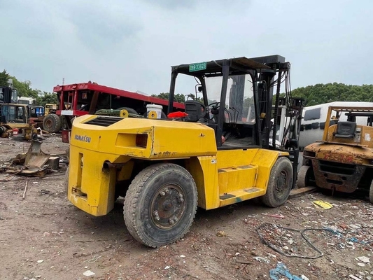 Equipo pesado KOMATSU carretilla elevadora FD160 con capacidad de 16 toneladas en excelentes condiciones de trabajo