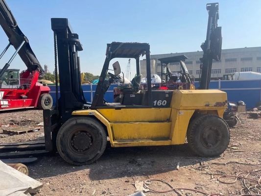 Equipo pesado KOMATSU carretilla elevadora FD160 con capacidad de 16 toneladas en excelentes condiciones de trabajo