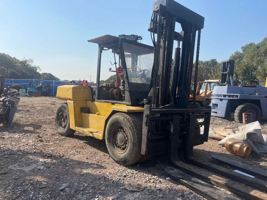 Equipo pesado KOMATSU carretilla elevadora FD160 con capacidad de 16 toneladas en excelentes condiciones de trabajo