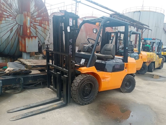 Excelentes condiciones de trabajo 3 toneladas Toyota FD30 Mini carretilla elevadora para equipos pesados