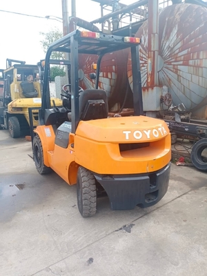 Excelentes condiciones de trabajo 3 toneladas Toyota FD30 Mini carretilla elevadora para equipos pesados