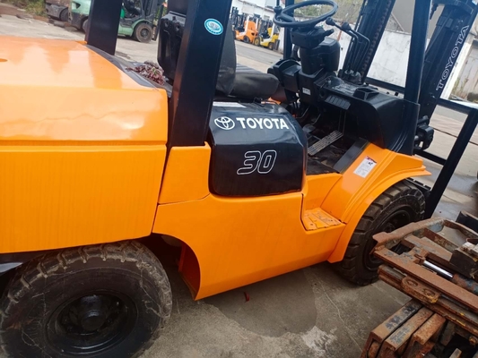 Excelentes condiciones de trabajo 3 toneladas Toyota FD30 Mini carretilla elevadora para equipos pesados