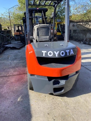Camión elevador de 3 toneladas TOYOTA FD30 diesel con elevación hidráulica en excelentes condiciones