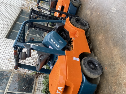 Japón TOYOTA FD30 carretilla elevadora diésel de 3 toneladas de carga de paletas con horas de trabajo bajas