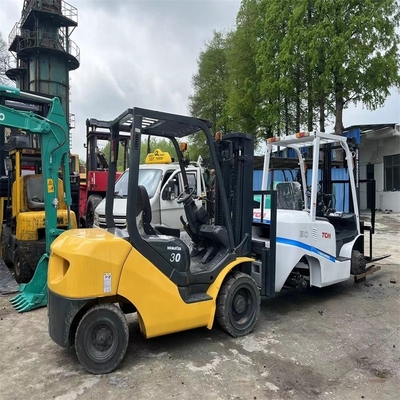 En buen estado, montacargas japoneses originales Komatsu 3T con bajas horas de trabajo y en 2022