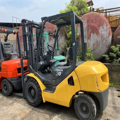 En buen estado, montacargas japoneses originales Komatsu 3T con bajas horas de trabajo y en 2022