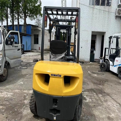 En buen estado, montacargas japoneses originales Komatsu 3T con bajas horas de trabajo y en 2022