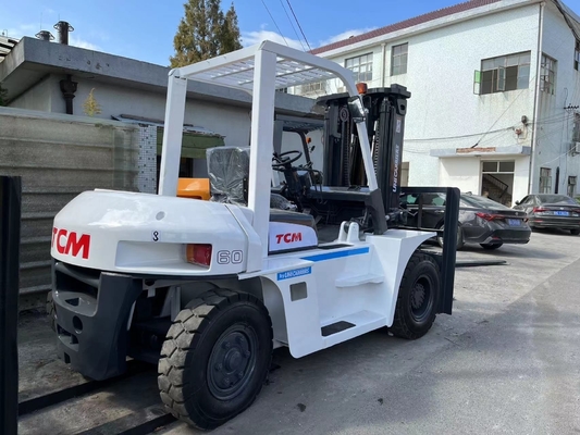Japón Utilizó una carretilla elevadora diésel TCM de 6 toneladas para la construcción Color original Peso 6000 Kg