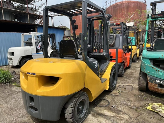 2022 Komatsu 3T carretilla elevadora en excelente estado con pocas horas de trabajo