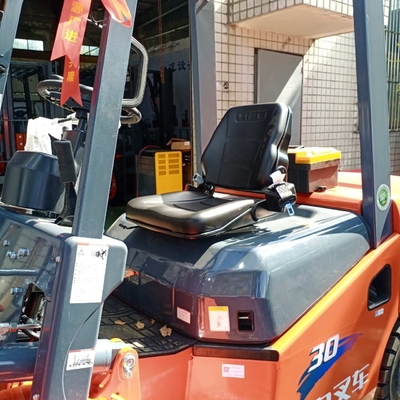 3 toneladas de carretilla elevadora FD30 con 3 mástiles automático / manual utilizado Japón Heli Excelente estado