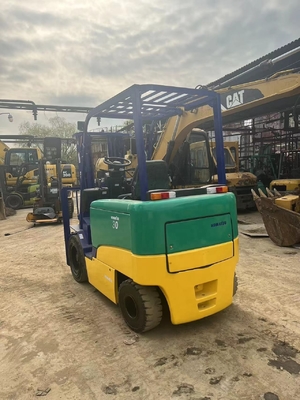 Bajas horas de trabajo y buen estado Komatsu 3T carretilla elevadora FD30 para obras de construcción