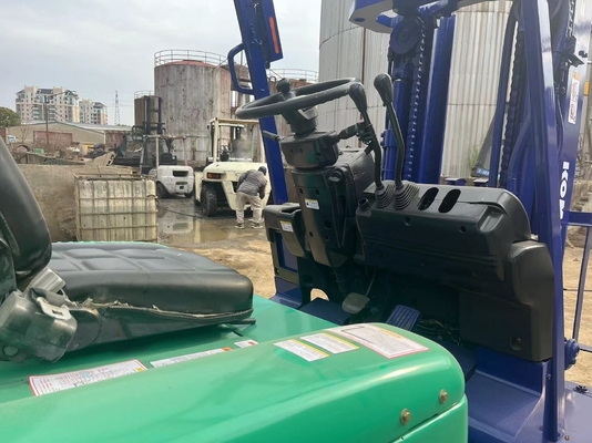 Bajas horas de trabajo y buen estado Komatsu 3T carretilla elevadora FD30 para obras de construcción
