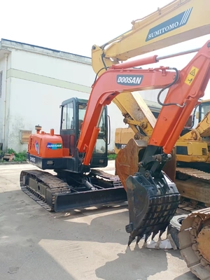 5Excavadora Doosan DH55 de 5 toneladas con motor coreano original y 0-2000 horas de trabajo