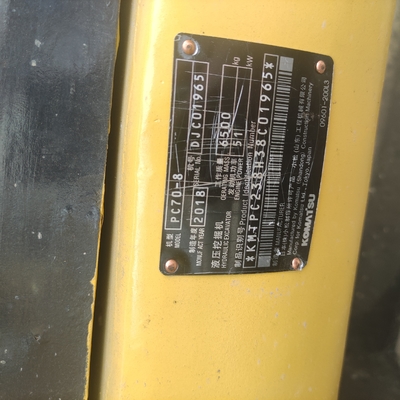 Pintura original Excavadora Komatsu PC70 de segunda mano con bajas horas de trabajo y motor